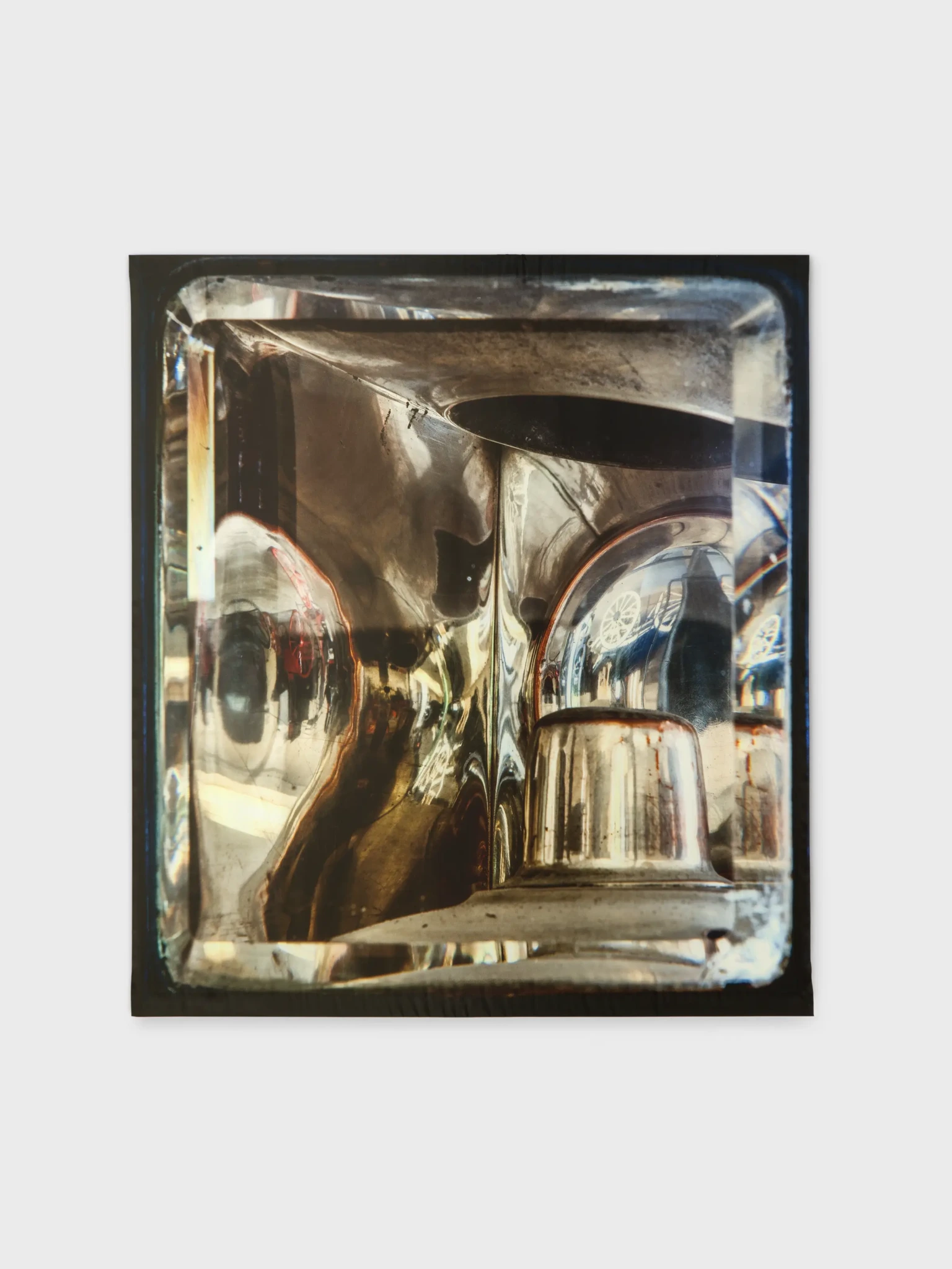 Untitled (9405), 2018 photograph printed on satin 160 x 143 cm