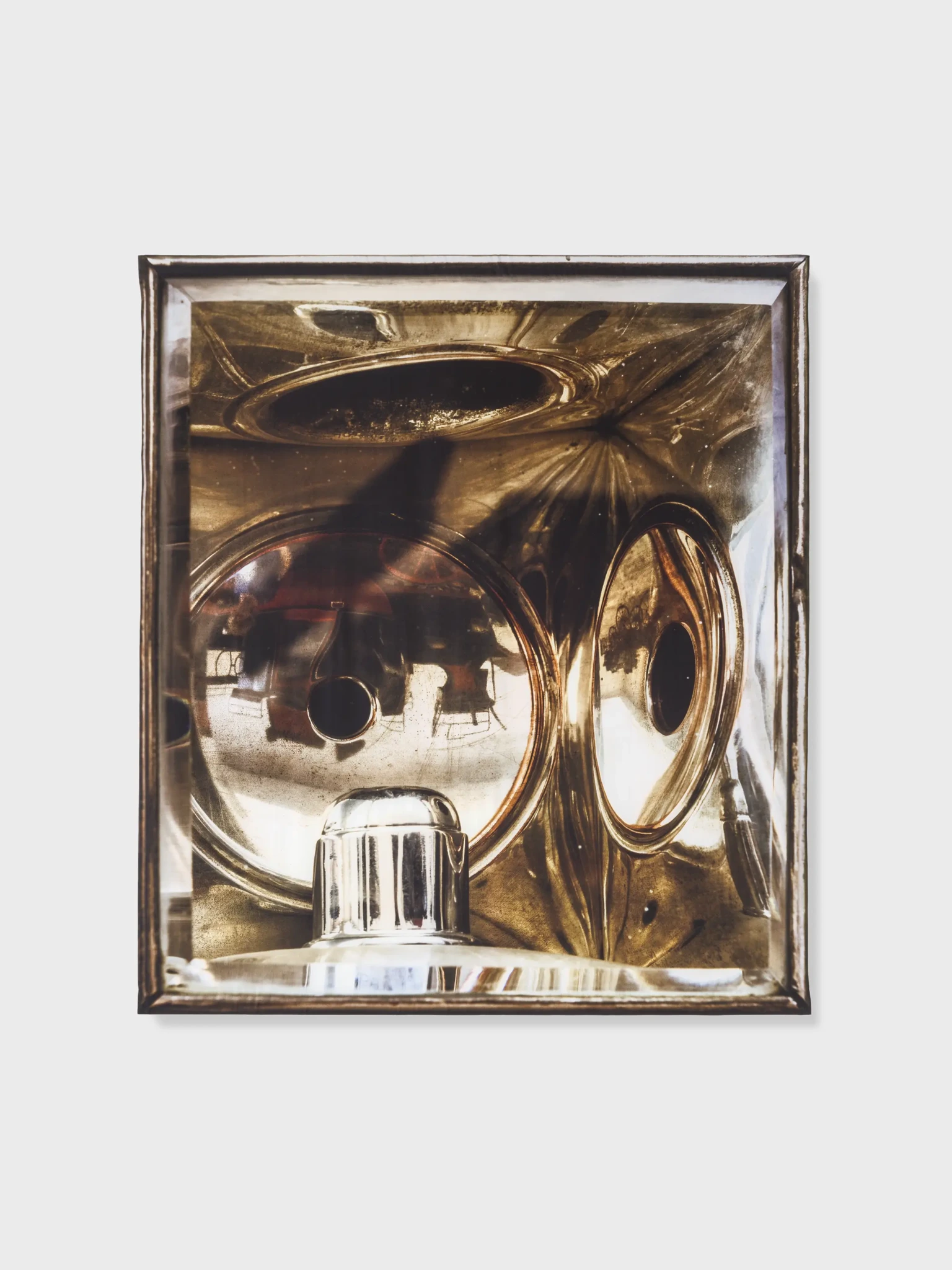 Untitled (9428), 2018 photograph printed on satin 160 x 143 cm