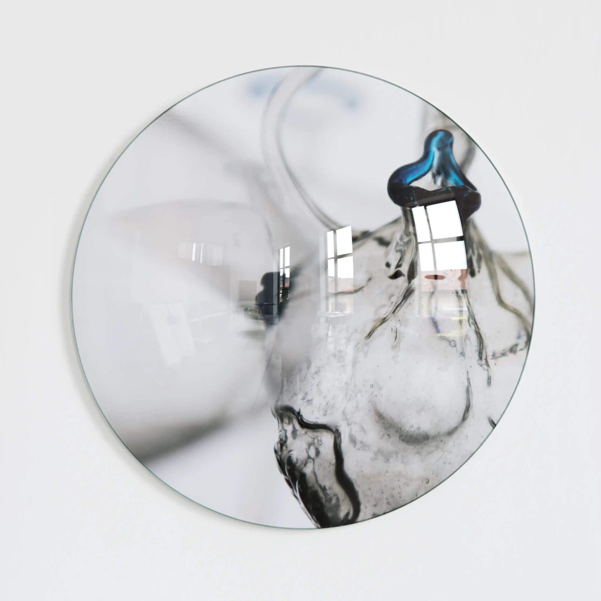 Untitled (1230 - A), 2013 pigment print, covex glass Ø 36,5 cm