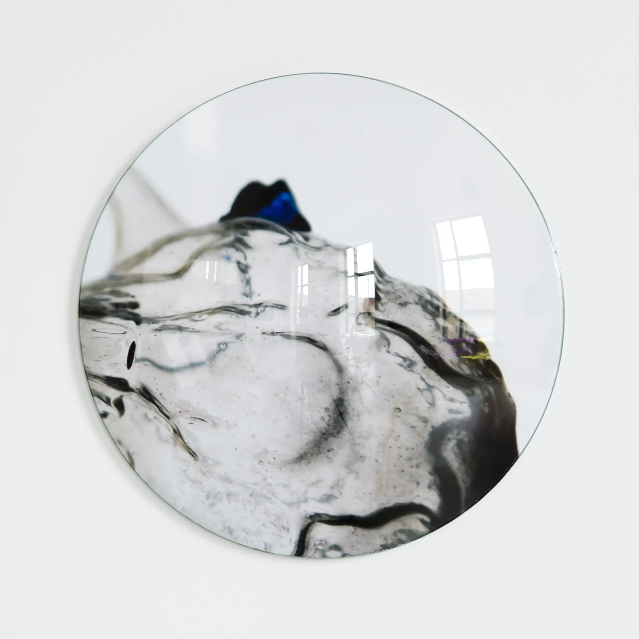 Untitled (1230 - B), 2013 pigment print, covex glass Ø 36,5 cm