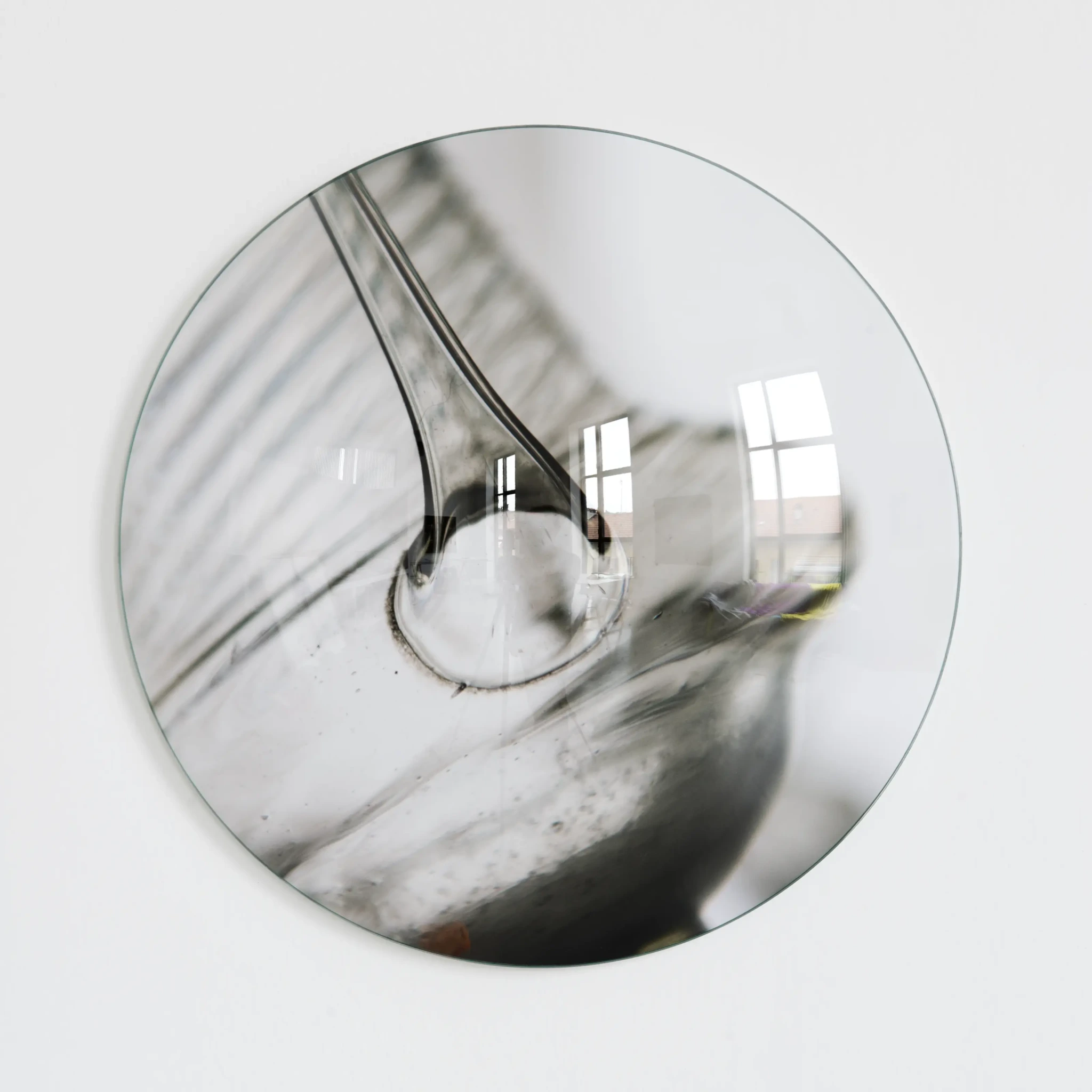 Untitled (1231), 2013 pigment print, covex glass Ø 36,5 cm