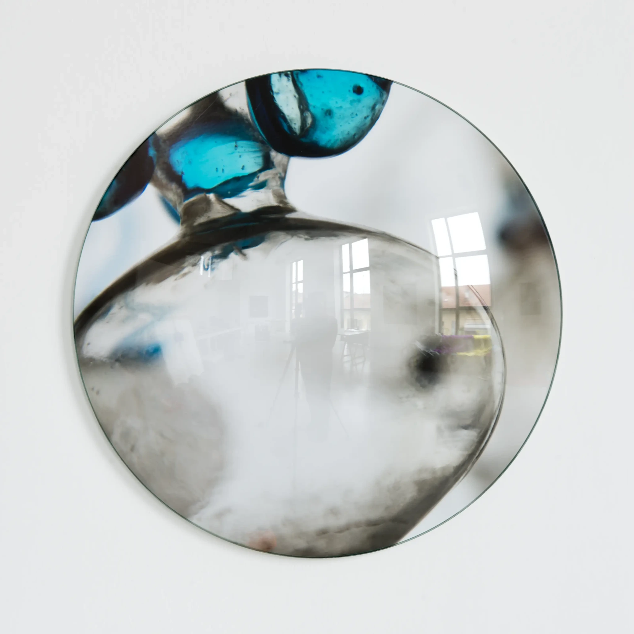 Untitled (1233), 2013 pigment print, covex glass Ø 36,5 cm