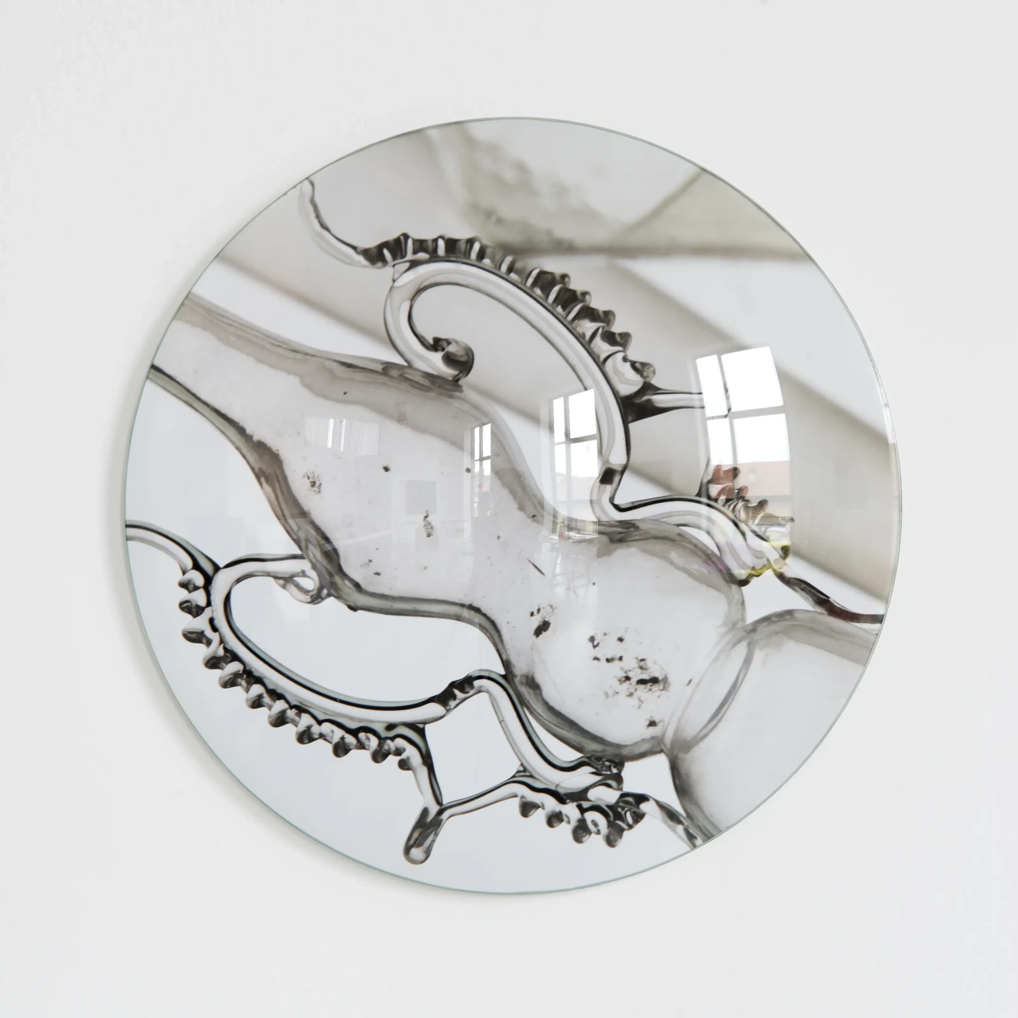 Untitled (1291), 2013 pigment print, covex glass Ø 36,5 cm