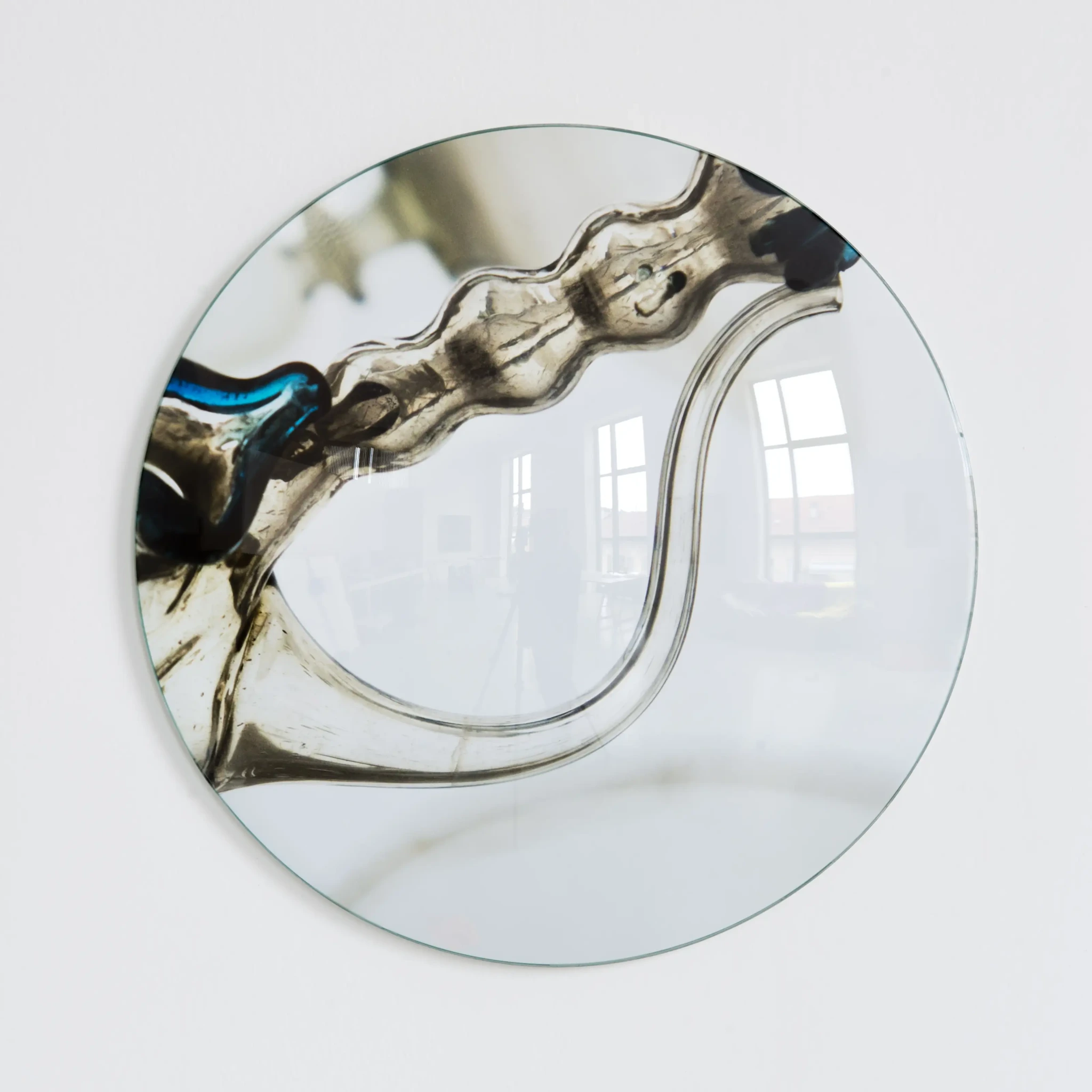 Untitled (3205), 2013 pigment print, covex glass Ø 36,5 cm