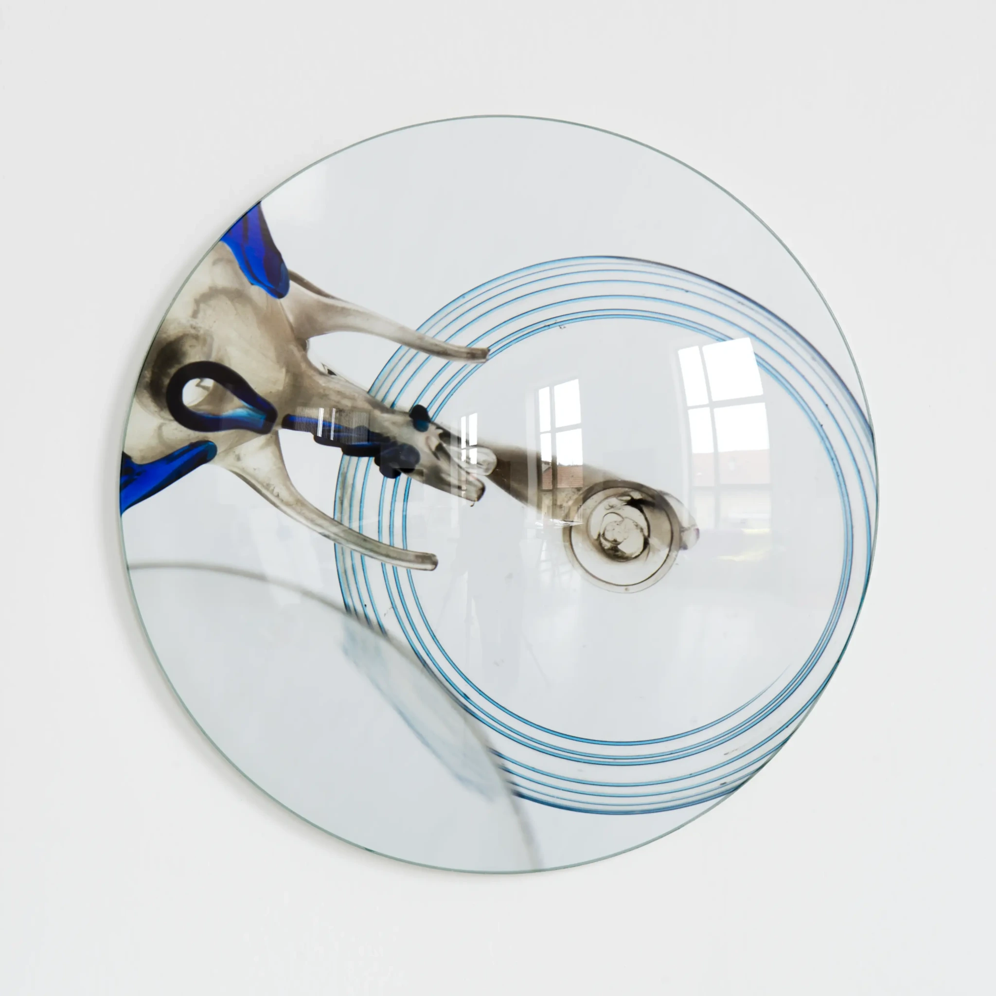 Untitled (3213), 2013 pigment print, covex glass Ø 36,5 cm