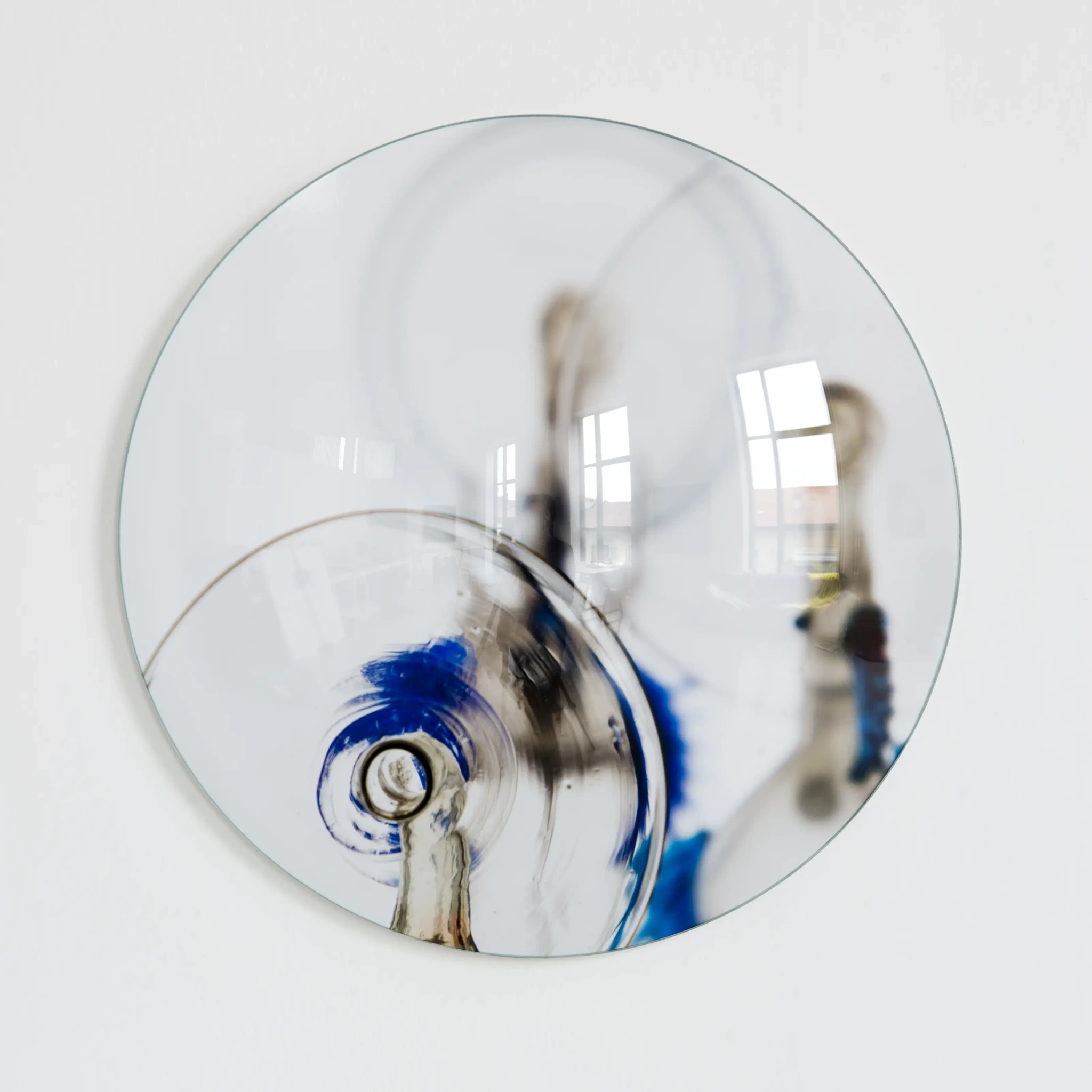 Untitled (3264), 2013 pigment print, covex glass Ø 36,5 cm