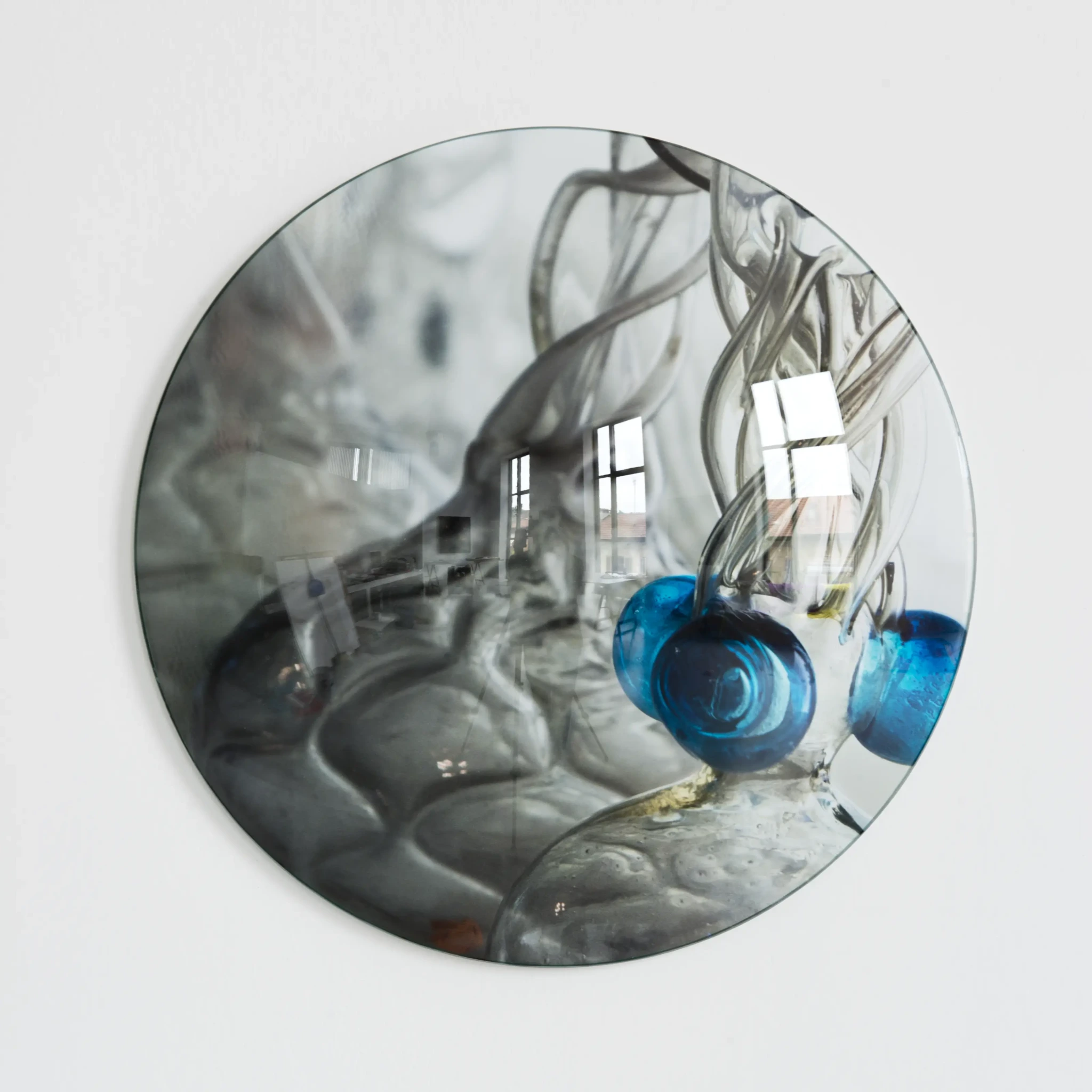 Untitled (3290), 2013 pigment print, covex glass Ø 36,5 cm