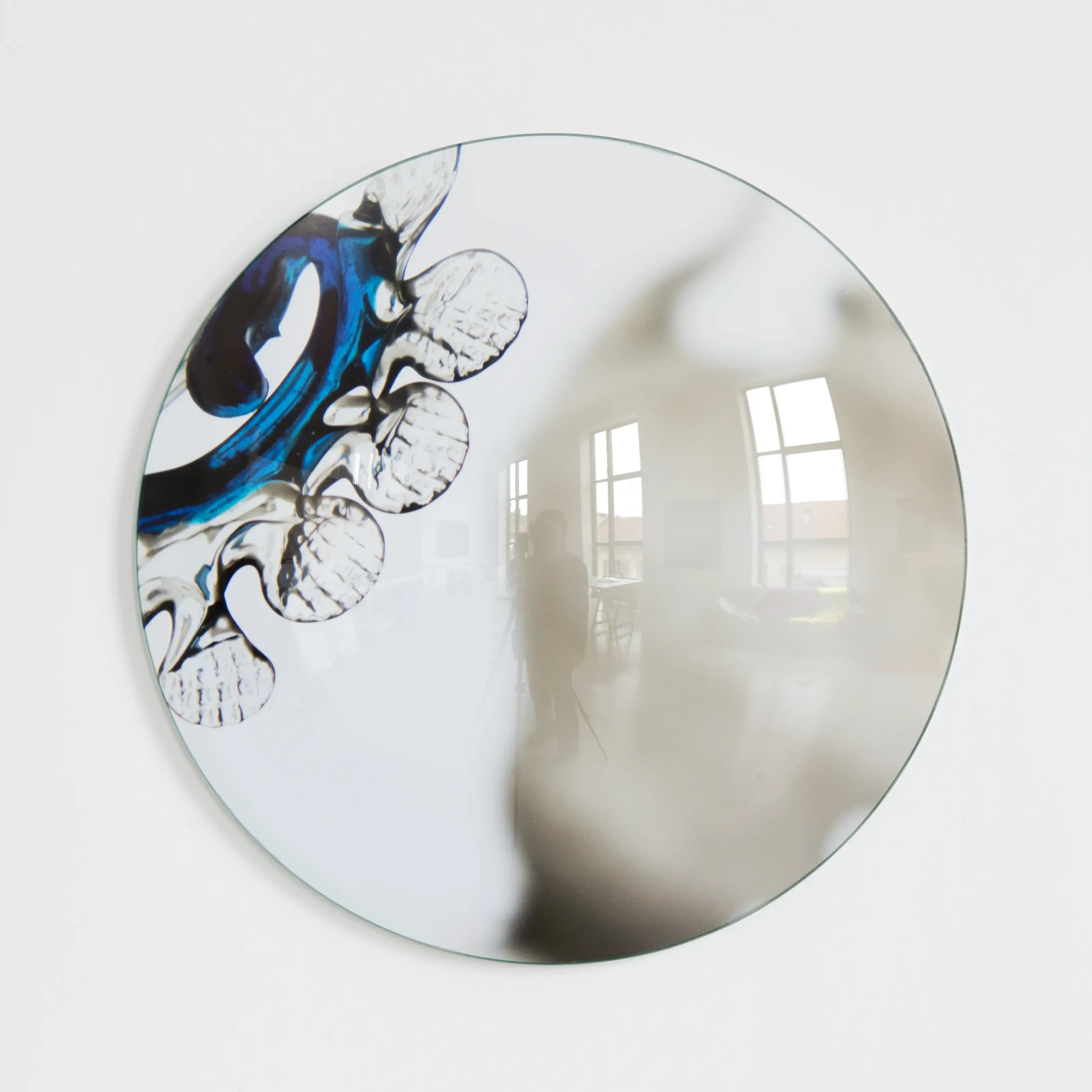 Untitled (3326), 2013 pigment print, covex glass Ø 36,5 cm