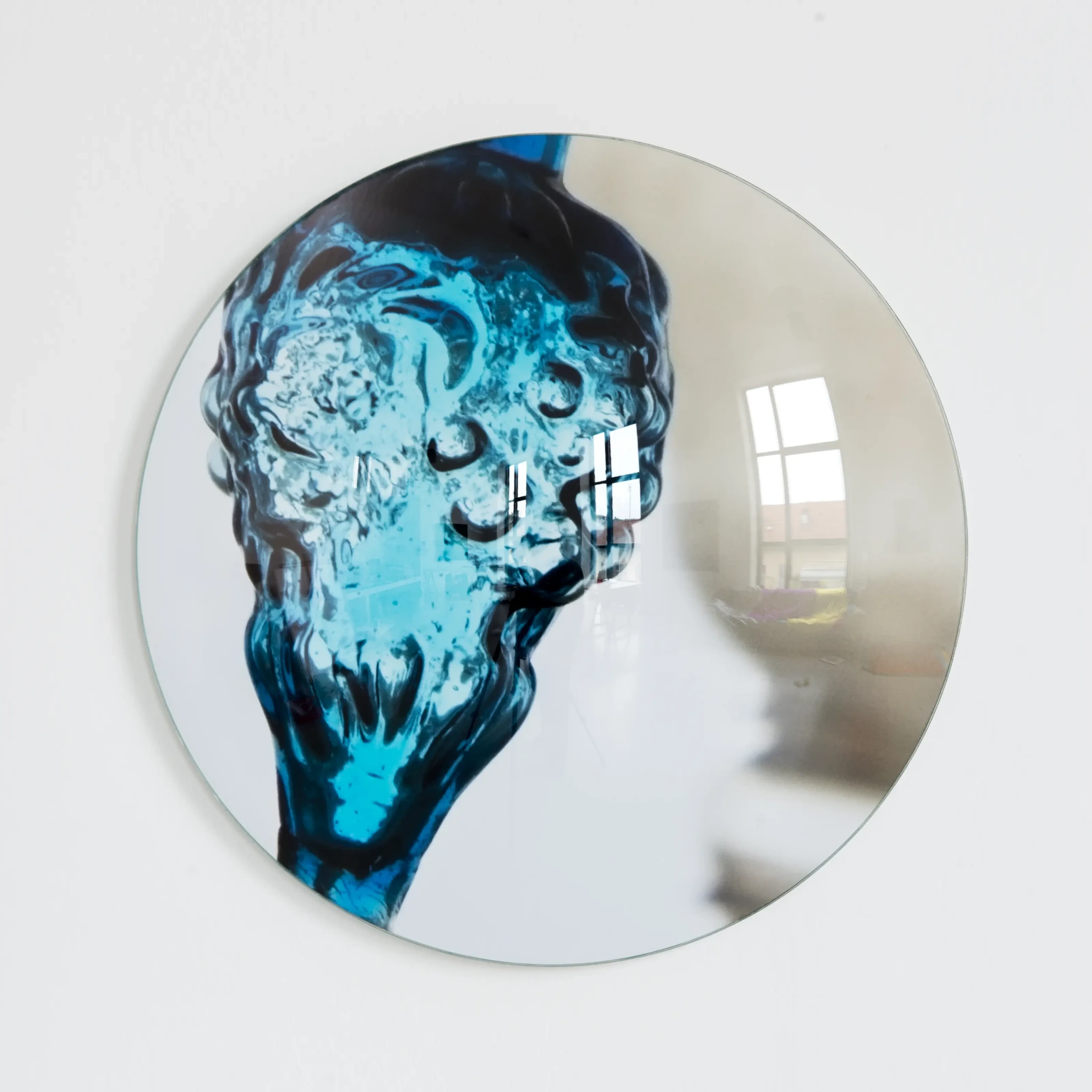 Untitled (3329), 2013 pigment print, covex glass Ø 36,5 cm