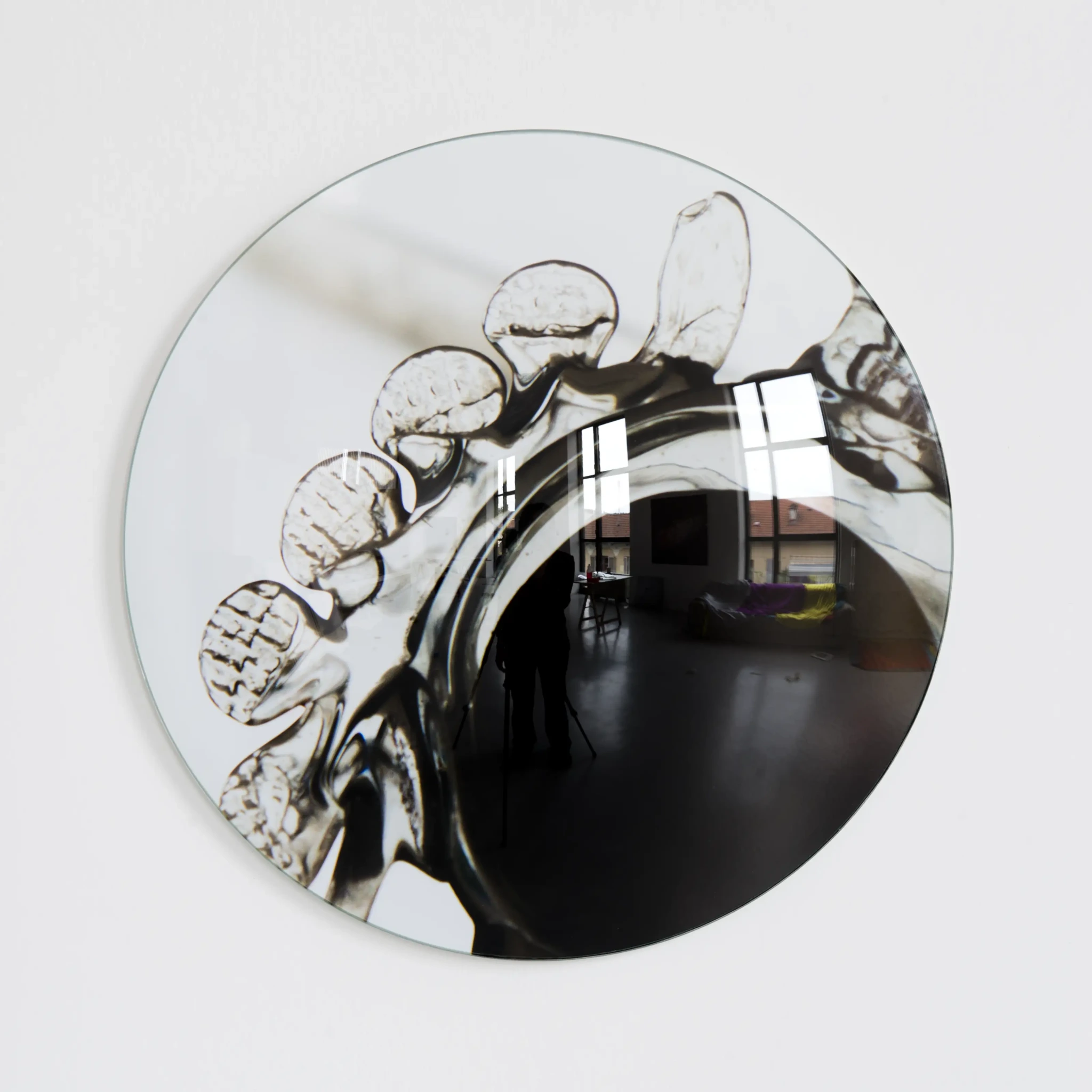 Untitled (3431), 2013 pigment print, covex glass Ø 36,5 cm